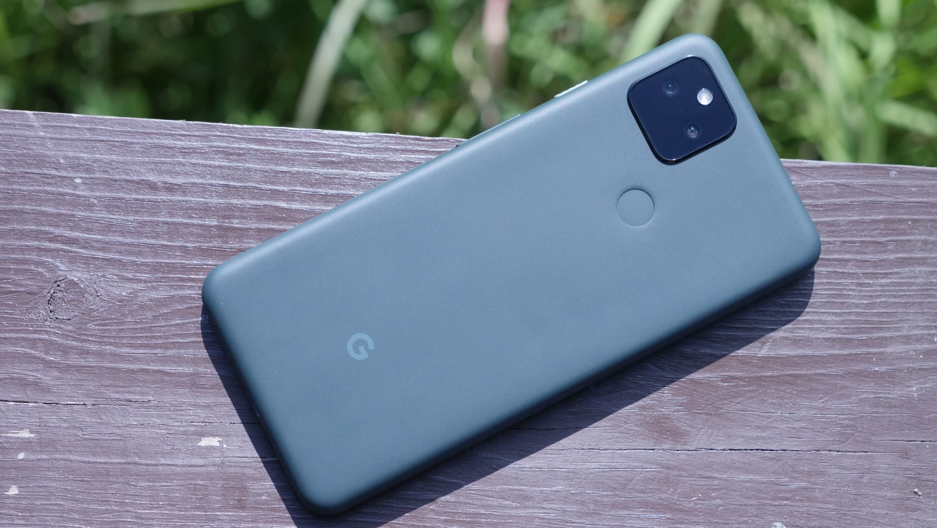 Comparing the Pixel 5 and Pixel 5a: Feature and Performance Analysis